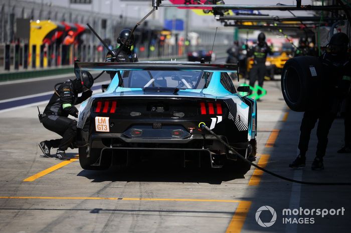 #77 Proton Competition Ford Mustang LMGT3: Ryan Hardwick, Zacharie Robichon, Ben Barker