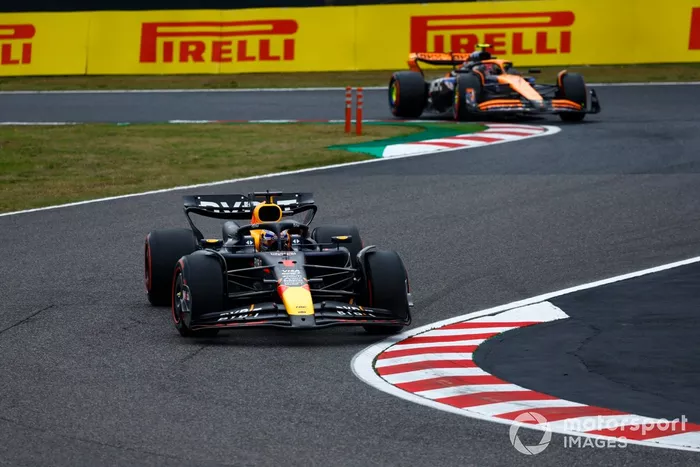 Max Verstappen, Red Bull Racing RB20, Lando Norris, McLaren MCL38