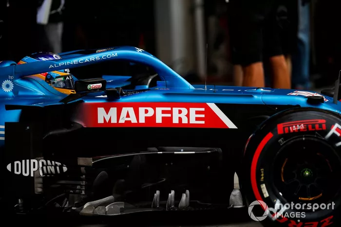 Fernando Alonso, Alpine A521, sale del garaje