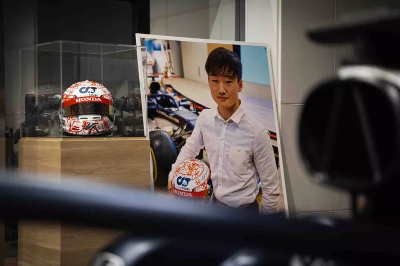 Yuki Tsunoda's special helmet for F1 2021 Abu Dhabi GP
