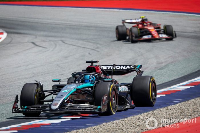 George Russell, Mercedes F1 W15, Carlos Sainz, Ferrari SF-24