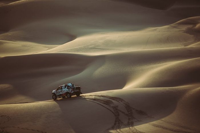 #301 Toyota Gazoo Racing Toyota Hilux: Nasser Al-Attiyah, Matthieu Baumel