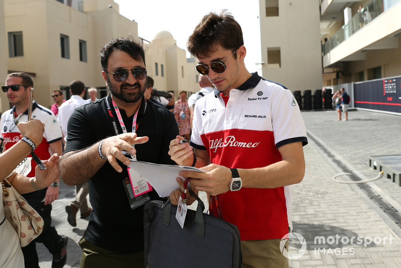Charles Leclerc, Sauber signs autographs for the fans