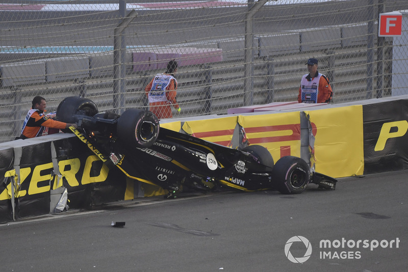 Crash et tonneaux pour pour Nico Hulkenberg, Renault Sport F1 Team R.S. 18
