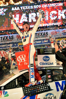 Kevin Harvick, Stewart-Haas Racing, Ford Fusion Mobil 1 celebrates his win in Victory Lane