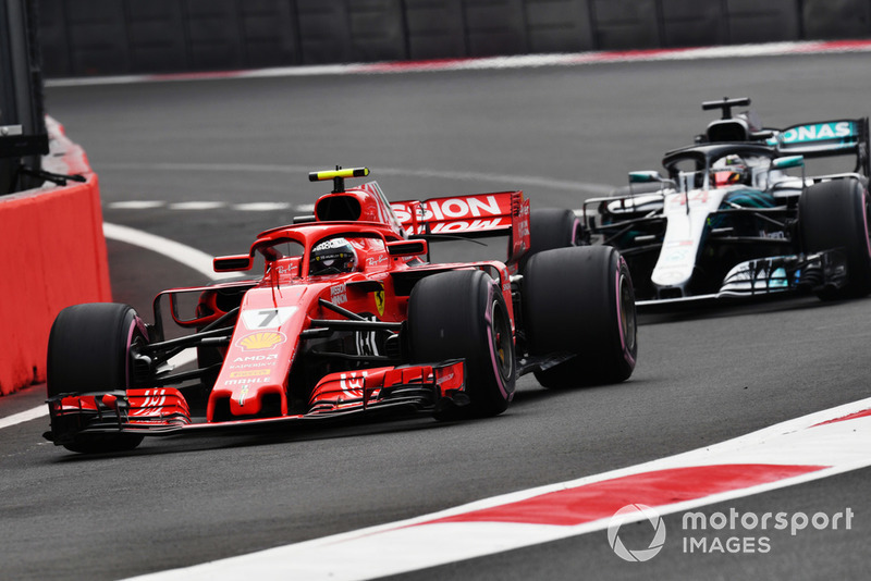 Kimi Raikkonen, Ferrari SF71H et Lewis Hamilton, Mercedes AMG F1 W09 EQ Power+