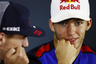 Pierre Gasly, Toro Rosso, e Max Verstappen, Red Bull Racing.