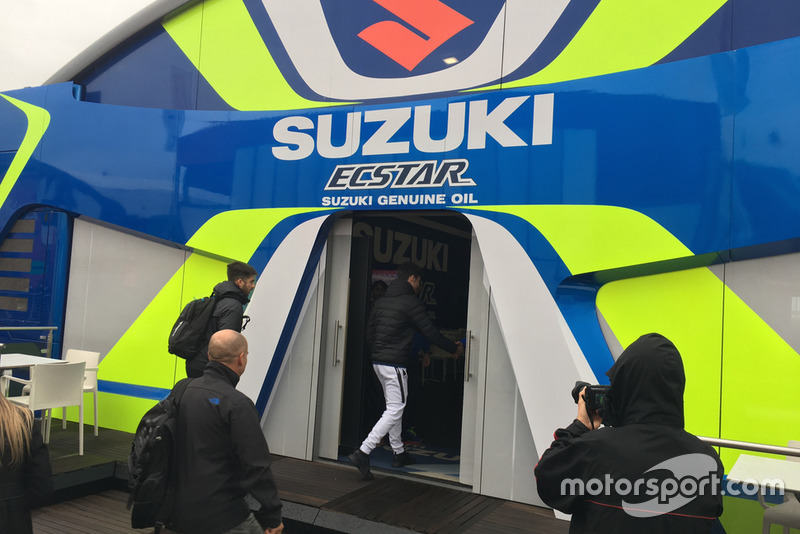 Joan Mir arrive dans le paddock pour ses débuts chez Suzuki
