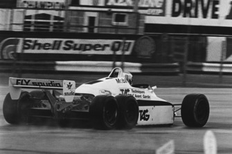 Keke Rosberg, Williams FW08B à 6 roues