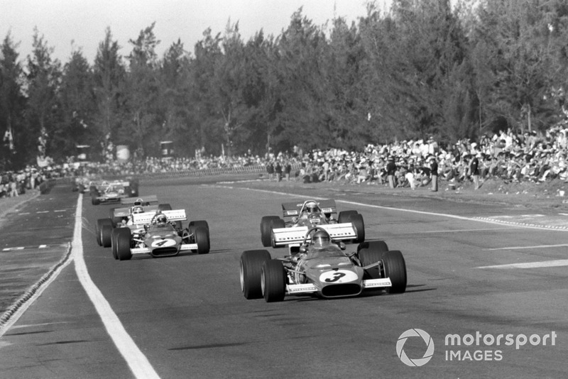 Race winner Jacky Ickx, Ferrari 312B, leads Jackie Stewart, Tyrrell 001, Clay Regazzoni, Ferrari 312B