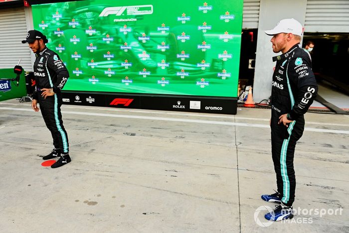 Ganador del primer puesto Valtteri Bottas, Mercedes,  Lewis Hamilton, Mercedes