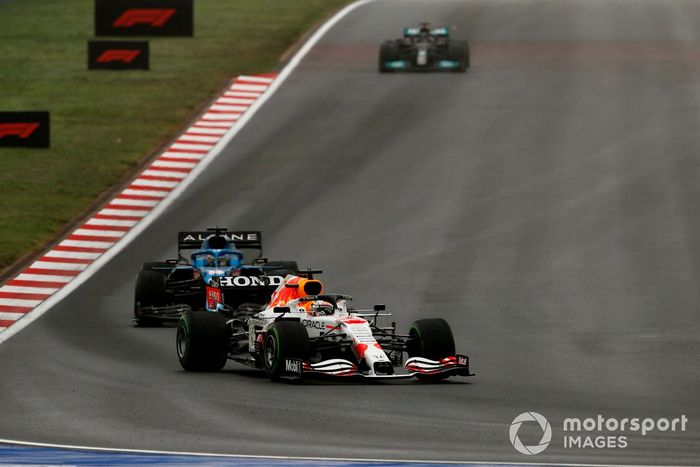 Max Verstappen, Red Bull Racing RB16B, Fernando Alonso, Alpine A521