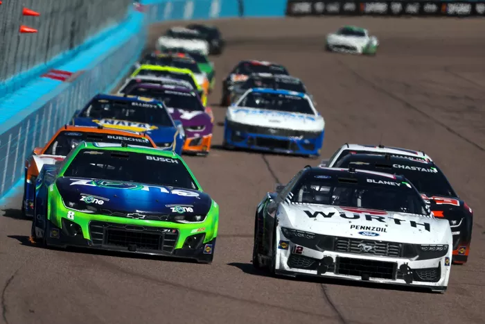 Ryan Blaney, Team Penske Ford, Kyle Busch, Richard Childress Racing Chevrolet