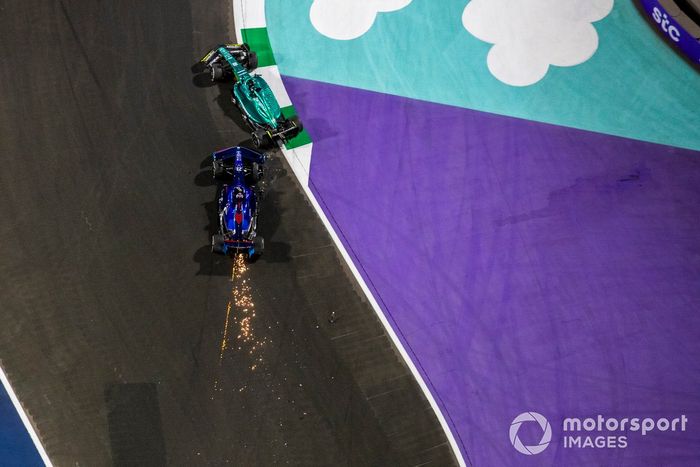Lance Stroll, Aston Martin AMR22, Alex Albon, Williams FW44, collide
