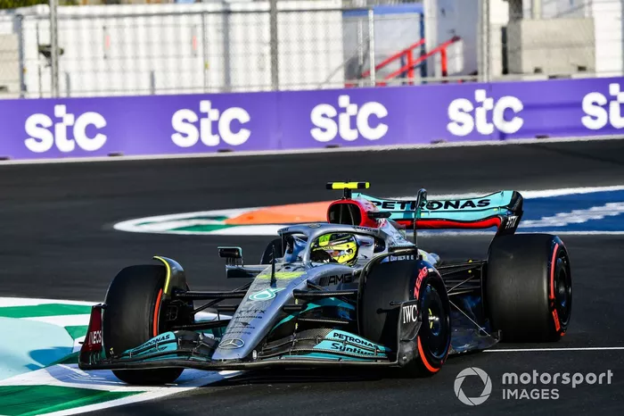Lewis Hamilton, Mercedes W13