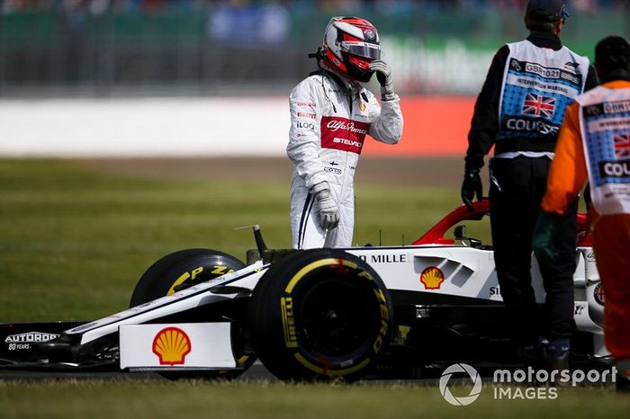 Kimi Raikkonen, Alfa Romeo Racing C38 detenido en la pista