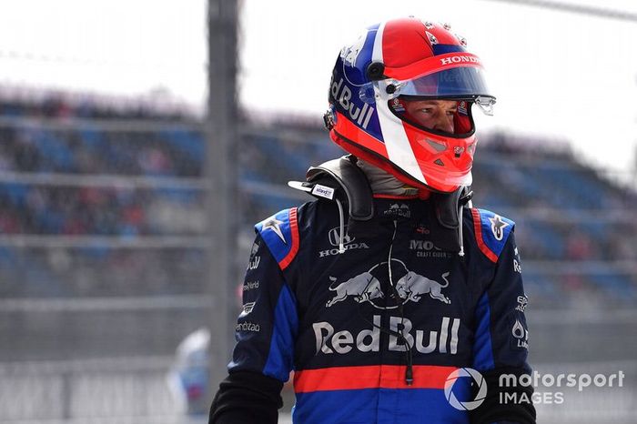 Daniil Kvyat, Toro Rosso, se detiene en la FP1