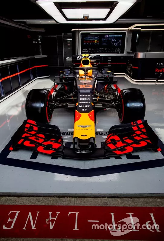 Red Bull Racing RB15 James Bond-livery