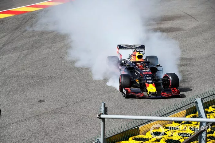 Max Verstappen, Red Bull Racing RB15, ilk turda kaza yapıyor