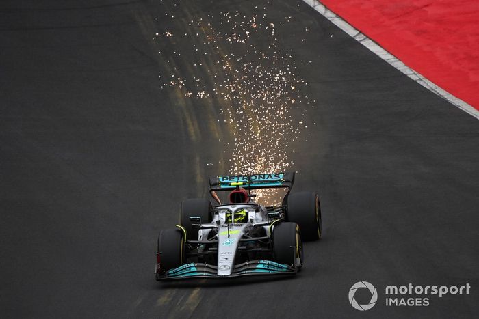 El rastro de las chispas de Lewis Hamilton, Mercedes W13