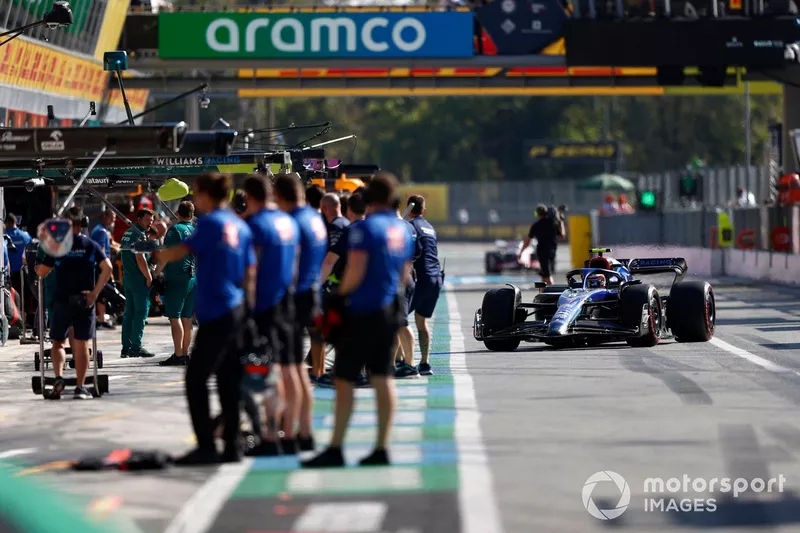 Nicholas Latifi, Williams FW44, ai box