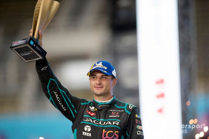 Mitch Evans, Jaguar Racing, en el podio