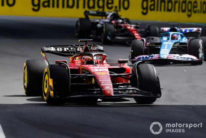 Charles Leclerc, Ferrari SF-23, Esteban Ocon, Alpine A523