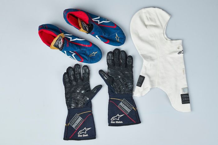 Kit del piloto Carlos Sainz 2016