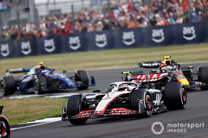 Nico Hulkenberg, Haas VF-23, Sergio Pérez, Red Bull Racing RB19, Logan Sargeant, Williams FW45