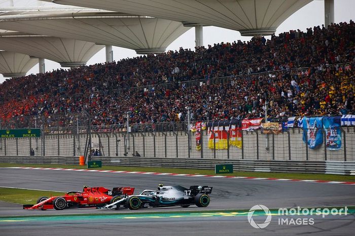 Charles Leclerc, Ferrari SF90, pelea con Valtteri Bottas, Mercedes AMG W10