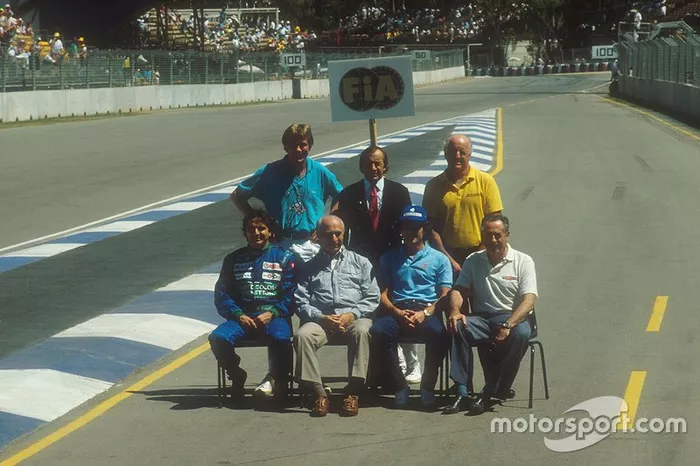 Quatro anos depois, os brasileiros estariam em outro icônico registro de campeões da F1, ao lado de James Hunt, Jackie Stewart, Denny Hulme, Juan Manuel Fangio e Jack Brabham, em Adelaide, na Austrália