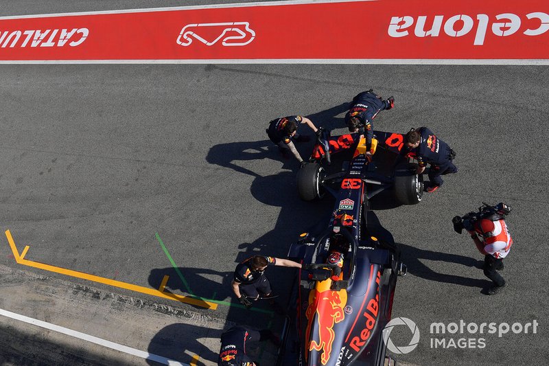 Red Bull Racing mechanics and Max Verstappen, Red Bull Racing RB15