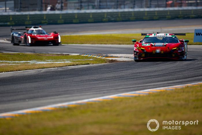 #21 AF Corse Ferrari 296 GT3: Simon Mann, Luis Perez Companc, Miguel Molina, Francesco Castellacci