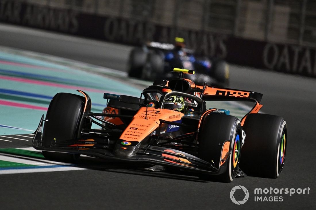 Lando Norris, McLaren, Carlos Sainz, Williams