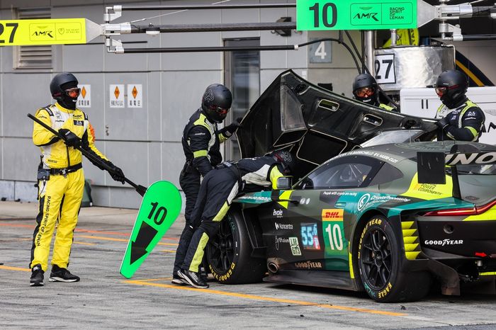 #10 Racing Spirit Of Leman Aston Martin Vantage AMR LMGT3: Anthony McIntosh, Eduardo Barrichello, Valentin Hasse Clot