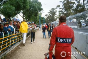 Nigel Mansell, Williams FW11 regresa a los pits después de perder el campeonato