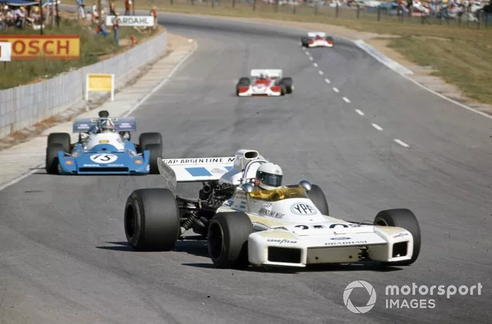 Carlos Reutemann, Brabham BT34 Ford leads Chris Amon, Matra MS120C