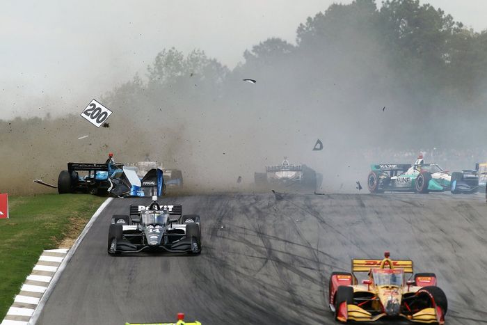 Choque en la salida de  Max Chilton, Carlin Racing Chevrolet