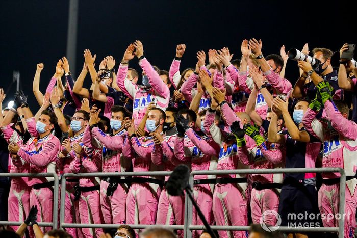 El equipo de Racing Point celebra la victoria