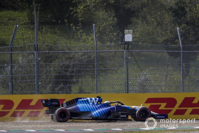 Nicholas Latifi, Williams FW43B, sufre un accidente en FP3