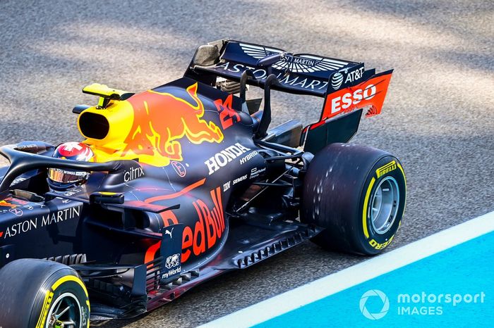 Daños en el coches de Sebastien Buemi, Red Bull Racing RB16 tras un accidente