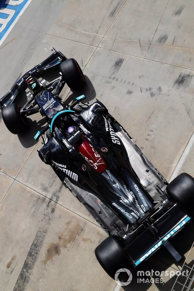 Lewis Hamilton, Mercedes W12, esce dal garage