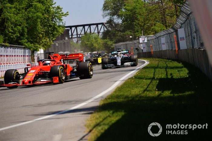 Sebastian Vettel, Ferrari SF90, por delante de Lewis Hamilton, Mercedes AMG F1 W10, Charles Leclerc, Ferrari SF90, Daniel Ricciardo, Renault R.S.19, Pierre Gasly, Red Bull Racing RB15, and Nico Hulkenberg, Renault R.S. 19, en la salida