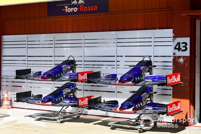 Alerones delanteros del Toro Rosso STR14