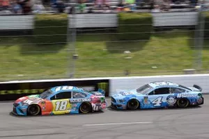 Kyle Busch, Joe Gibbs Racing, Toyota Camry M&M's Hazelnut, Kevin Harvick, Stewart-Haas Racing, Ford Mustang Busch Light Father's Day