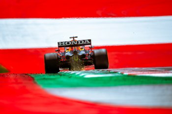 Verstappen begint tweede F1-weekend in Oostenrijk met snelste tijd