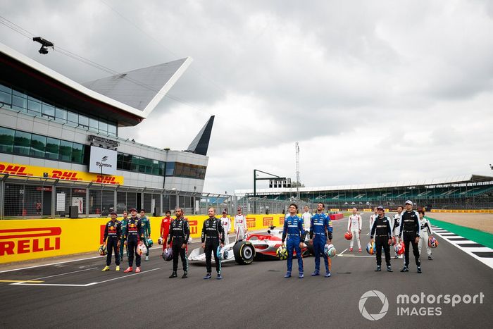 El evento de lanzamiento del coche de Fórmula 1 de 2022 en la parrilla de Silverstone
