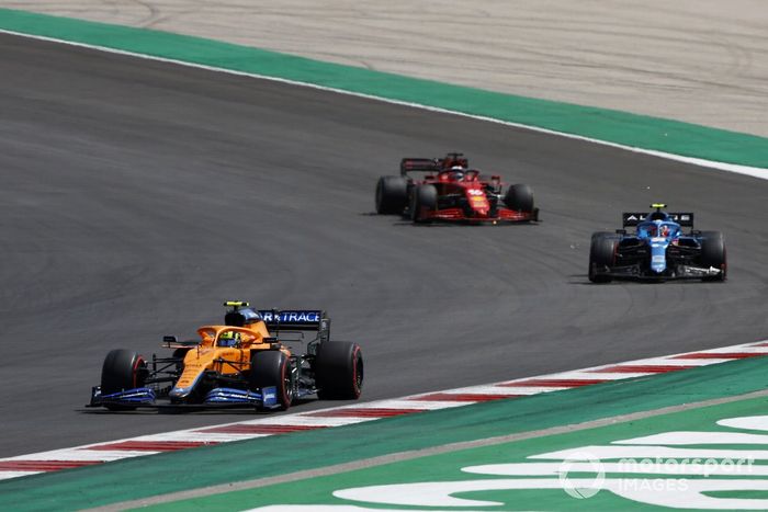 Lando Norris, McLaren MCL35M, Esteban Ocon, Alpine A521, Charles Leclerc, Ferrari SF21