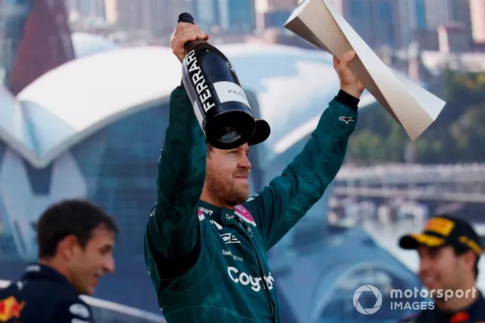 Podio: segundo lugar Sebastian Vettel, Aston Martin