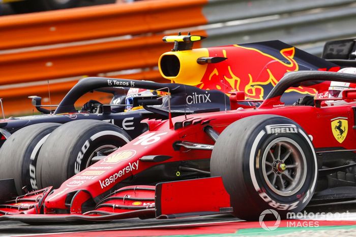 Sergio Pérez, Red Bull Racing RB16B, batalla con Charles Leclerc, Ferrari SF21